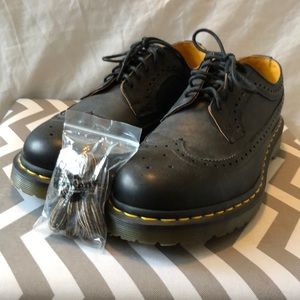 Dr. Martens Vegan 3989 Black Felix Rub Off